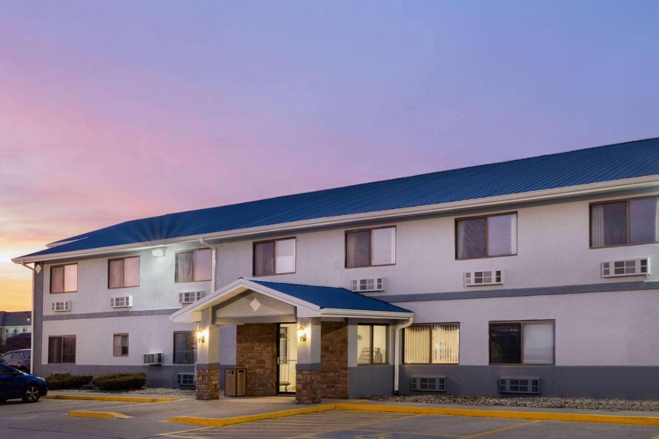 Super 8 By Wyndham Danville Exterior photo
