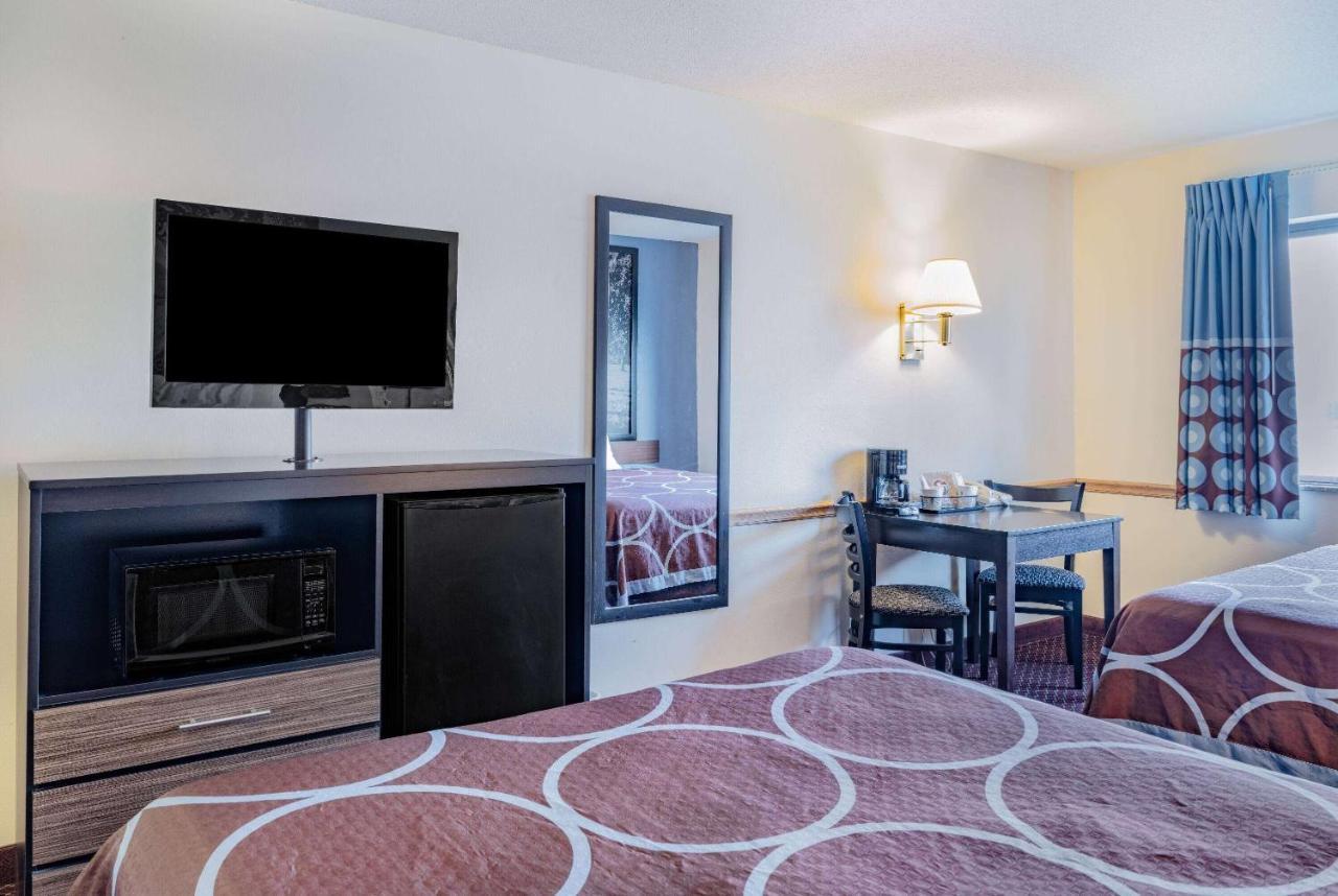 Super 8 By Wyndham Danville Exterior photo