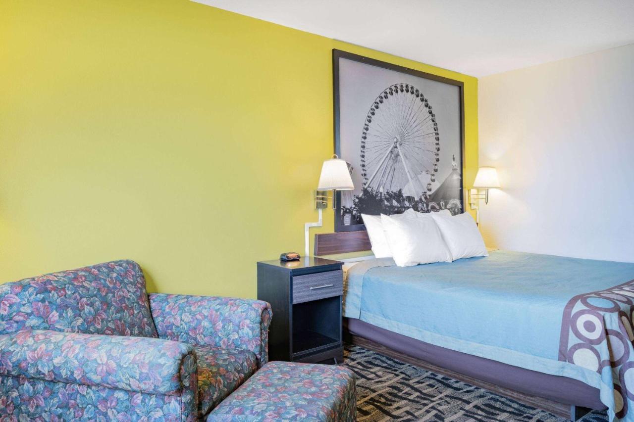 Super 8 By Wyndham Danville Exterior photo